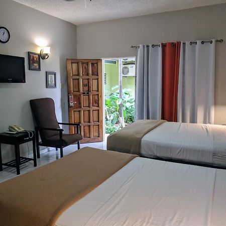 Christar Villas Hotel キングストン エクステリア 写真