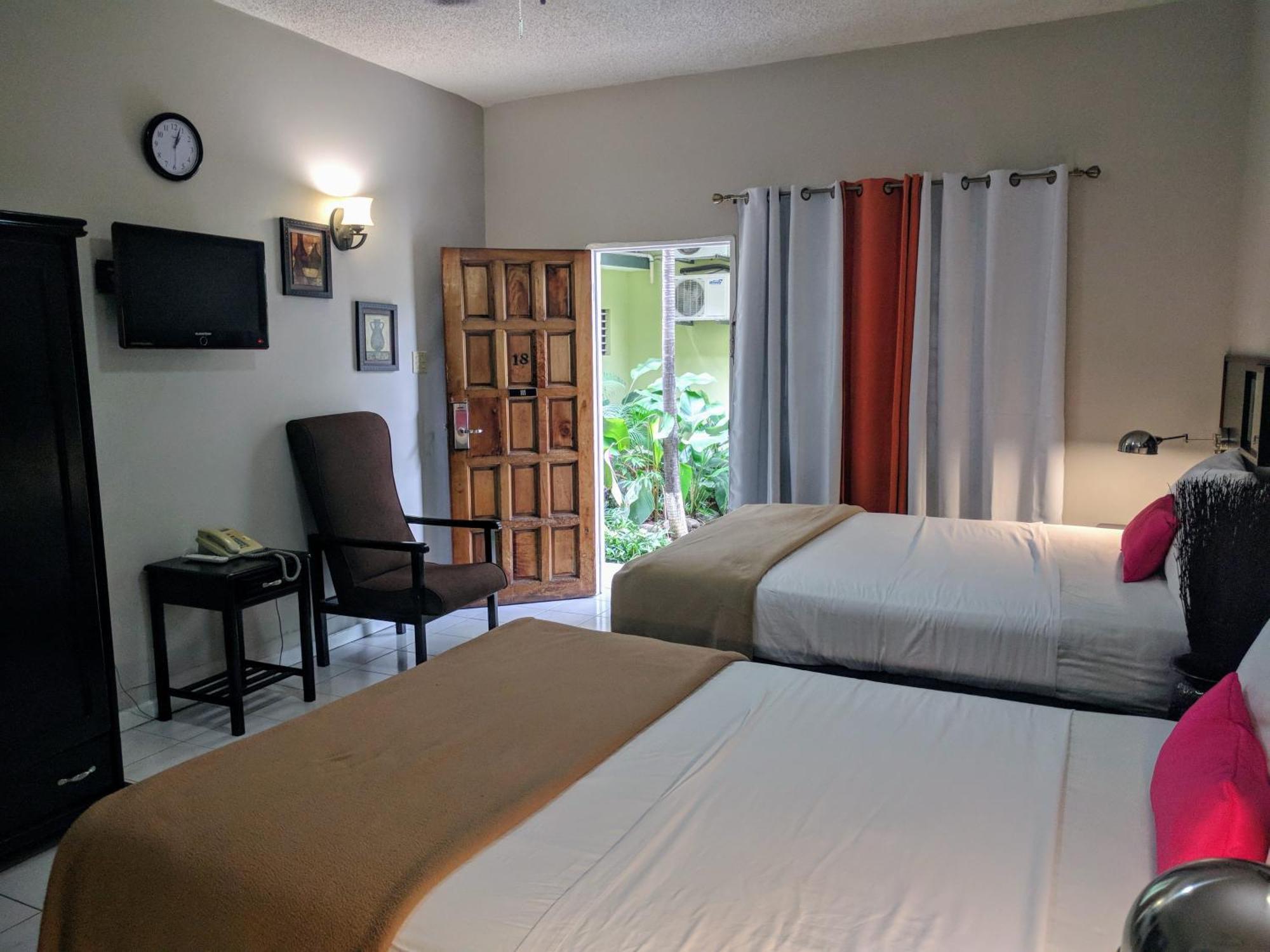 Christar Villas Hotel キングストン エクステリア 写真