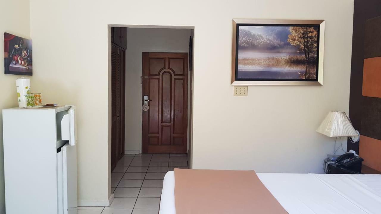 Christar Villas Hotel キングストン エクステリア 写真