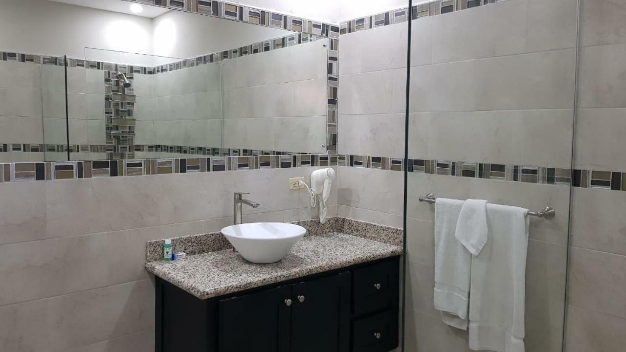 Christar Villas Hotel キングストン エクステリア 写真