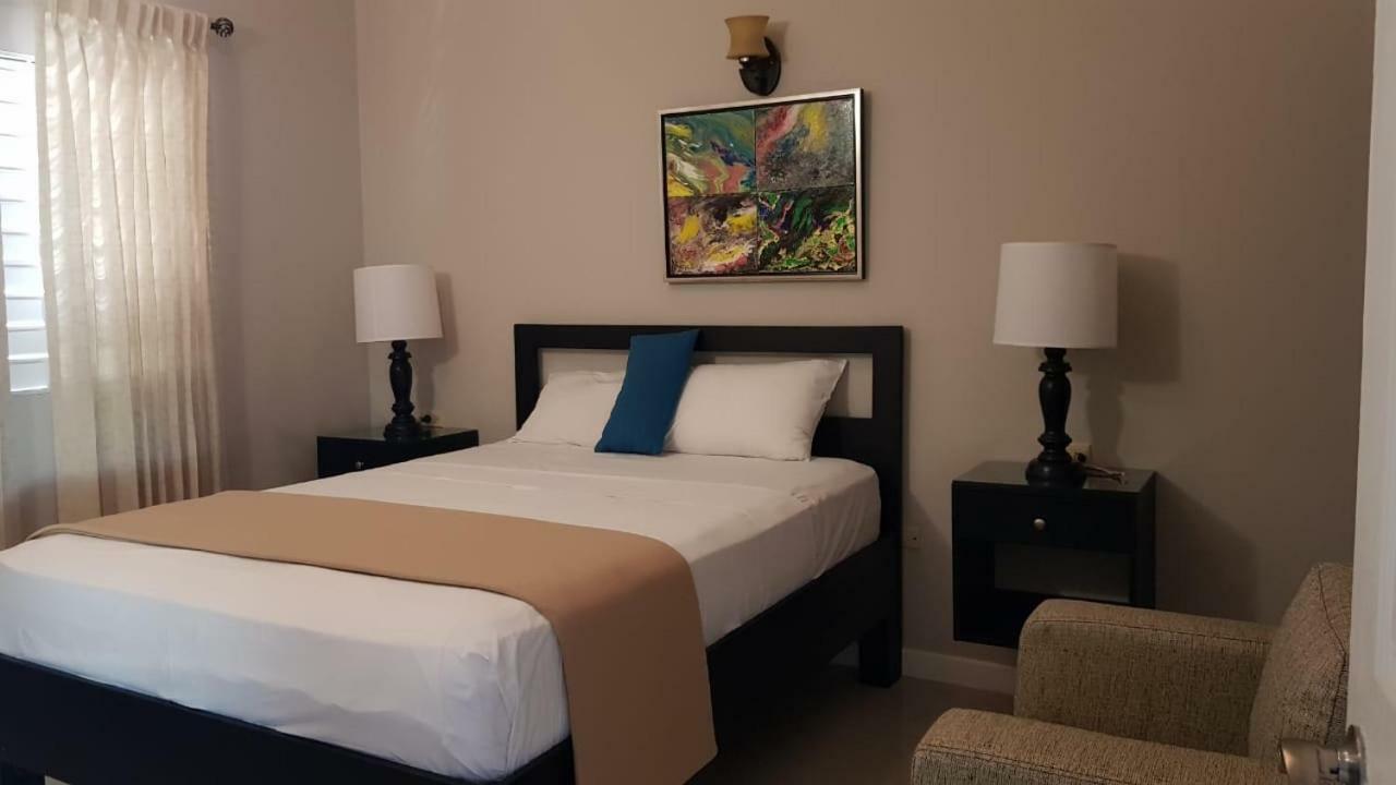 Christar Villas Hotel キングストン エクステリア 写真