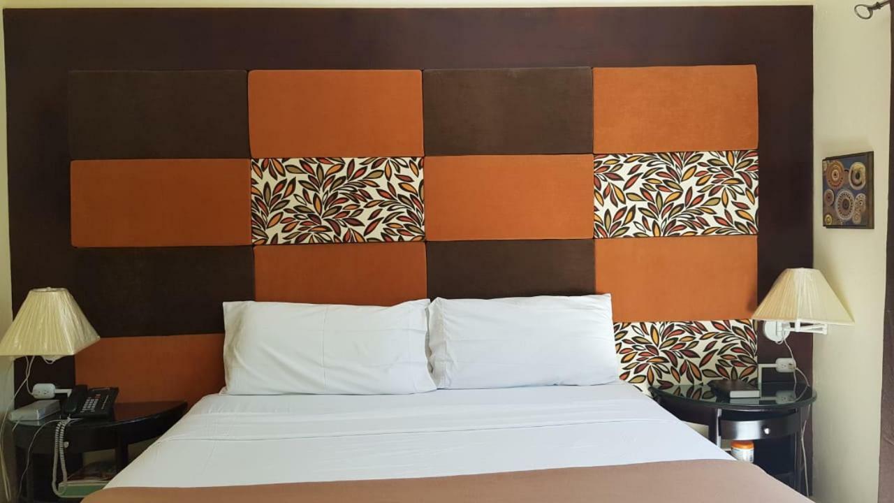 Christar Villas Hotel キングストン エクステリア 写真